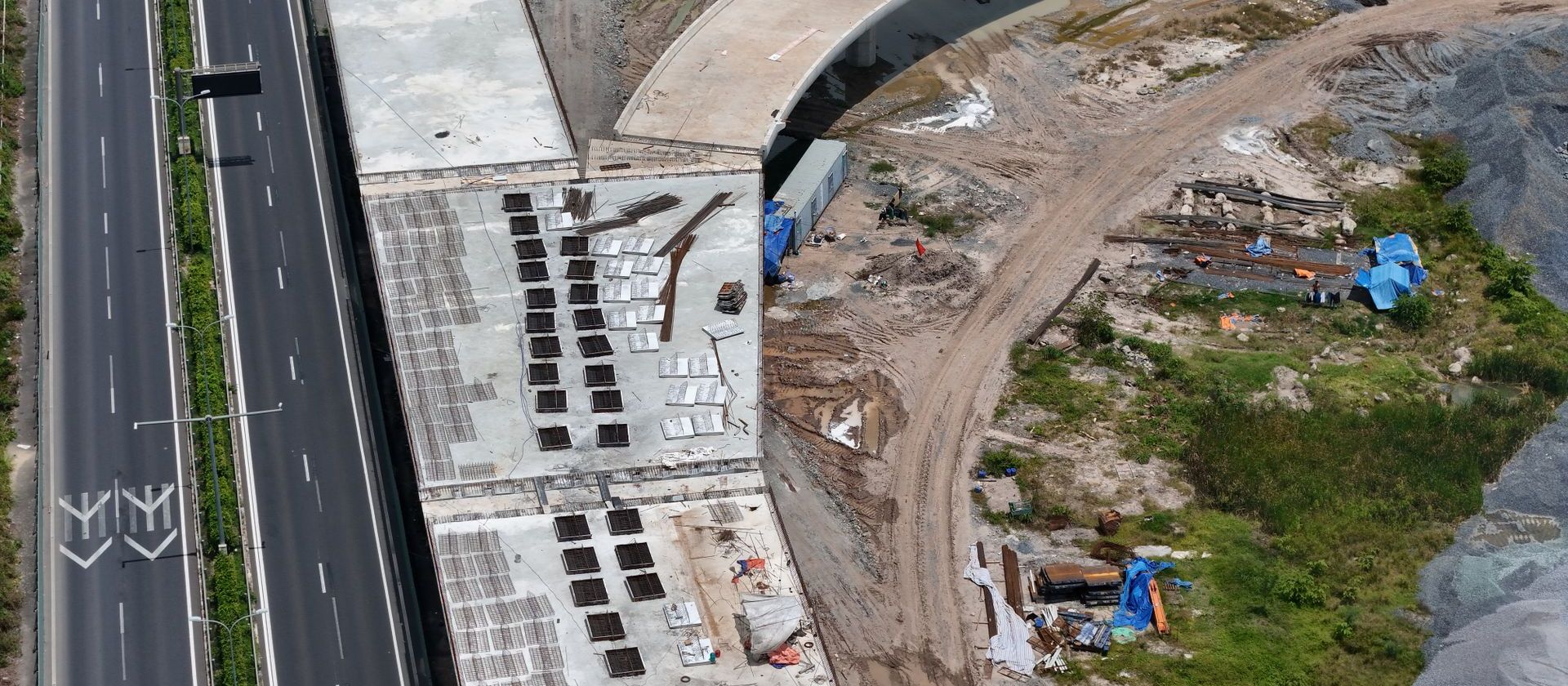 Yol ve sanat yapılarında 412 km imalat